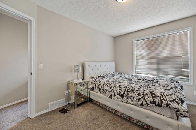 346 Mckenzie Towne Link Se, Home with 3 bedrooms, 1 bathrooms and 2 parking in Calgary AB | Image 18