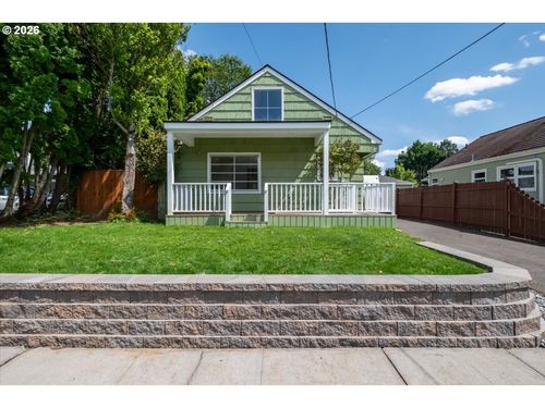 1020 N 3rd St, Woodburn, OR, 97071-4026 | Card Image
