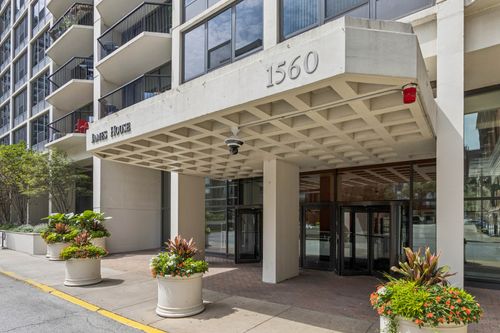 1010j-1560 N Sandburg Ter, Chicago, IL, 60610-7708 | Card Image