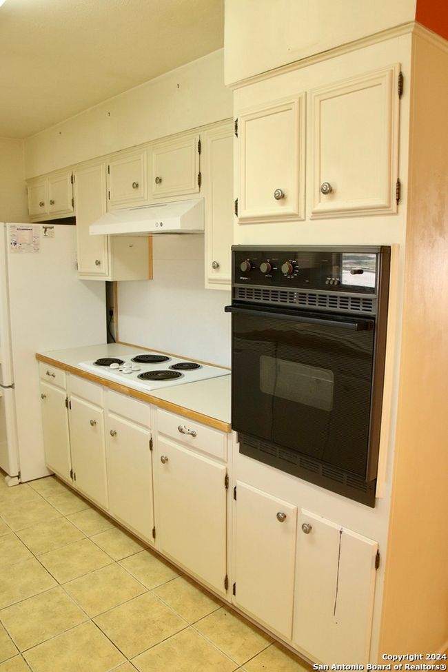 1902 College St, House other with 3 bedrooms, 2 bathrooms and null parking in Junction TX | Image 11
