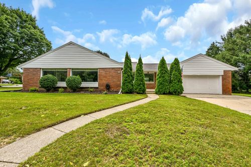 10209 W Vienna Ave, Wauwatosa, WI, 53222-2354 | Card Image
