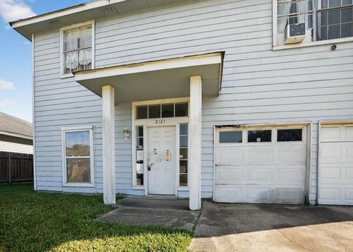 2121 Vineyard Ln, Harvey, LA, 70058-5933 | Card Image