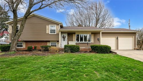 300 Castleton Rd Ne, North Canton, OH, 44720-1704 | Card Image