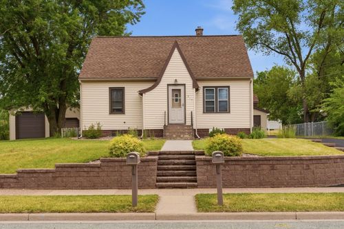 310 9th Ave N, Onalaska, WI, 54650-2614 | Card Image