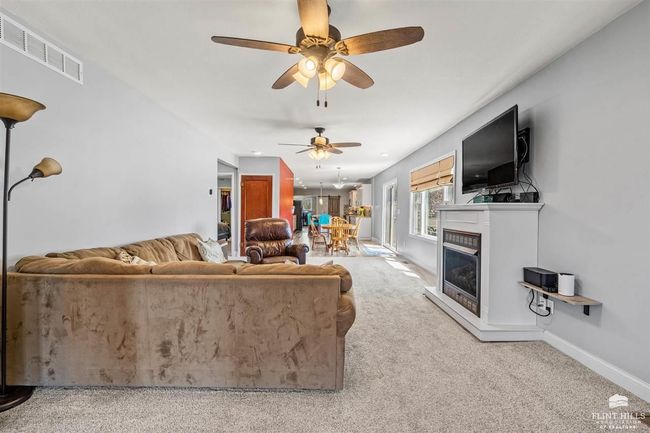 3673 Stewart Farm Rd, House other with 6 bedrooms, 4 bathrooms and null parking in Wamego KS | Image 8