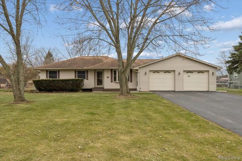 4225 Lapeer St, Columbiaville, MI, 48421-9389 | Card Image