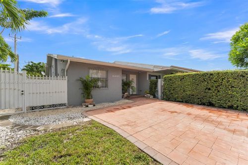 2401 Sw 102nd Ave, Miami, FL, 33165-2549 | Card Image