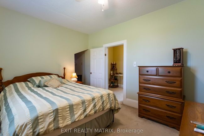 1467 Wade Rd, Home with 4 bedrooms, 2 bathrooms and 18 parking in Russell ON | Image 25