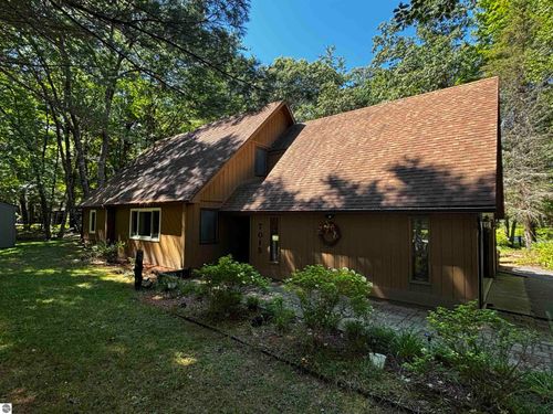 7015 Huntington Drive, Oscoda, MI, 48750 | Card Image