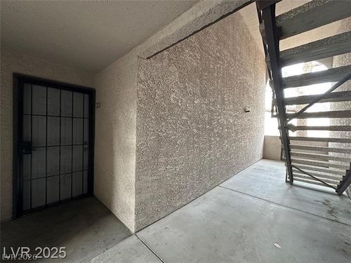 172-2606 S Durango Dr, Las Vegas, NV, 89117-2650 | Card Image