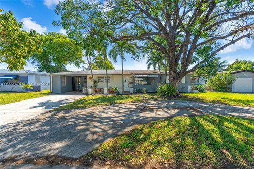 2221 Alcazar Dr, Miramar, FL, 33023-3611 | Card Image