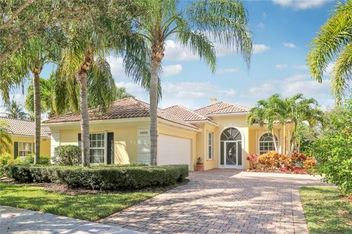 4909 Grassleaf Dr, Palm Beach Gardens, FL, 33418-6725 | Card Image