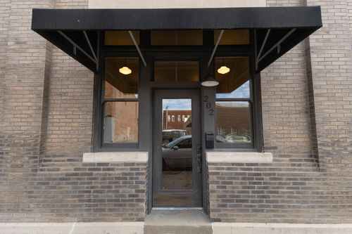 202 N 4th St, Moberly, MO, 65270-1518 | Card Image