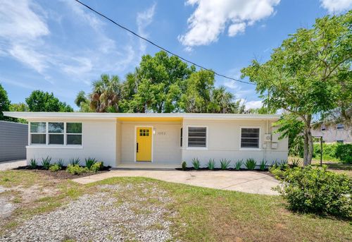 1202 E Caroline St, Tavares, FL, 32778-3415 | Card Image