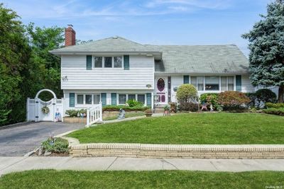 106 E Lexington Avenue, House other with 3 bedrooms, 3 bathrooms and null parking in Oceanside NY | Image 1