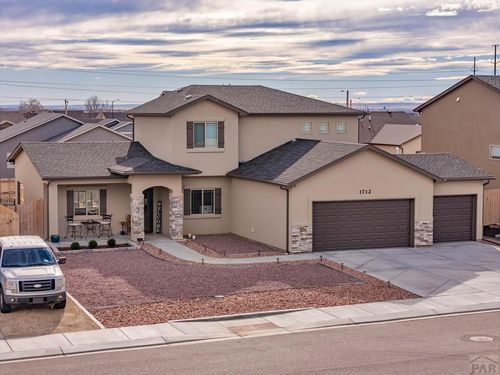 1712 Kingfisher Ln, Pueblo, CO, 81008-9722 | Card Image