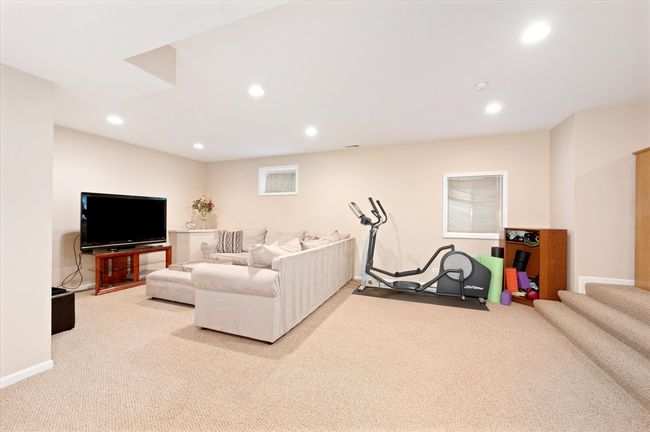 221 N Illinois St, House other with 4 bedrooms, 4 bathrooms and 2 parking in Elmhurst IL | Image 25