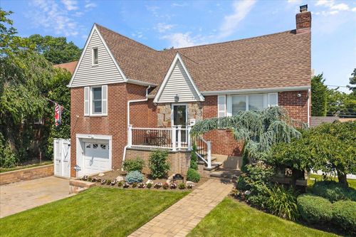 17 Acorn Rd, East Rockaway, NY, 11518-2102 | Card Image