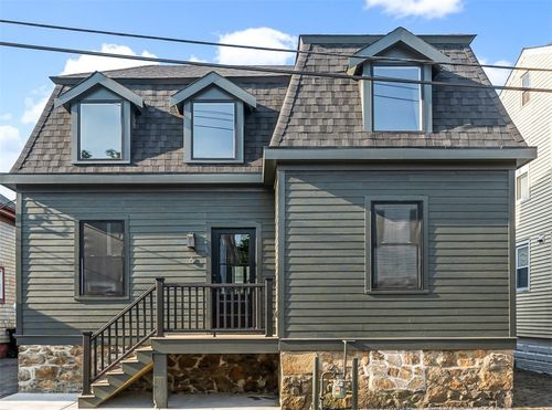 6 Potter St, Newport, RI, 02840-3922 | Card Image