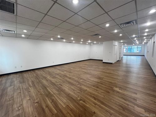 ste-3-136 Roosevelt Ave, Flushing, NY, 11354-5560 | Card Image
