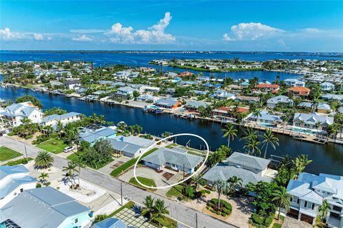 517 68th St, HOLMES BEACH, FL, 34217-1223 | Card Image