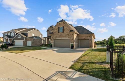 55135 Sarazen Dr, Macomb, MI, 48042-1226 | Card Image