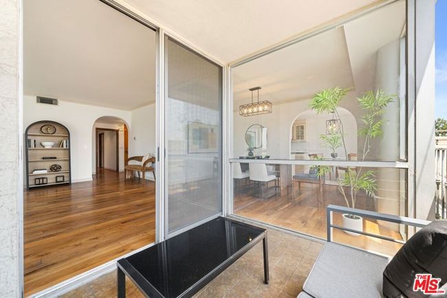 UNIT-406 - 318 N Maple Dr, Condo with 2 bedrooms, 3 bathrooms and 2 parking in Beverly Hills CA | Image 33