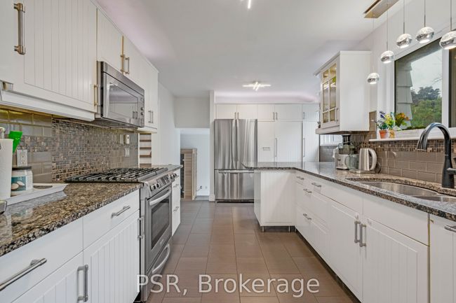 9 Farley Crt, House other with 3 bedrooms, 2 bathrooms and 3 parking in Ajax ON | Image 5