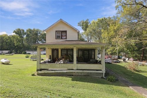 2965 N River Rd, Zanesville, OH, 43701-8307 | Card Image