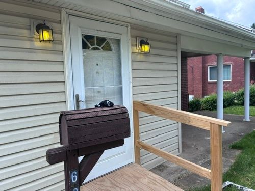 690 Park Ave, Pittsburgh, PA, 15221-4752 | Card Image