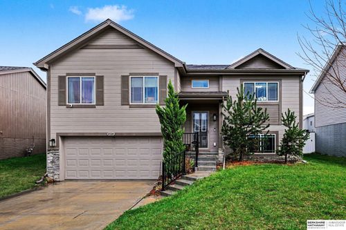 8520 Baker St, Omaha, NE, 68122-1270 | Card Image