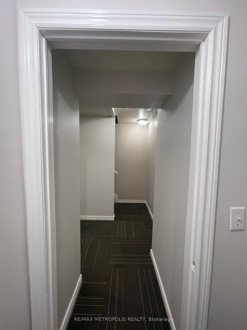 lower-58 Whitefoot Cres, Ajax, ON, L1Z2E2 | Card Image