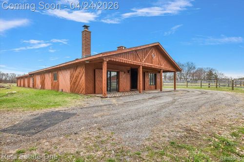 1109 Castlewood Dr, White Lake, MI, 48386-3715 | Card Image