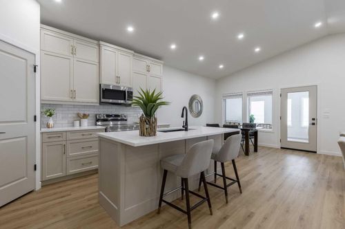 112 E 300 S, Raymond, AB, T0K | Card Image