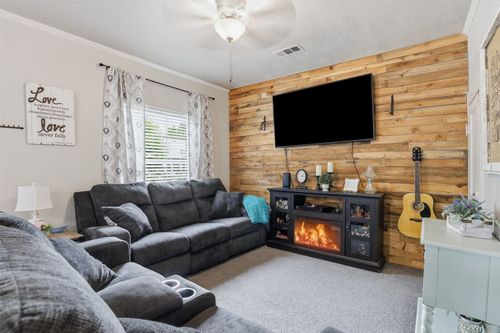 106 May Ave, Cleburne, TX, 76031-3813 | Card Image