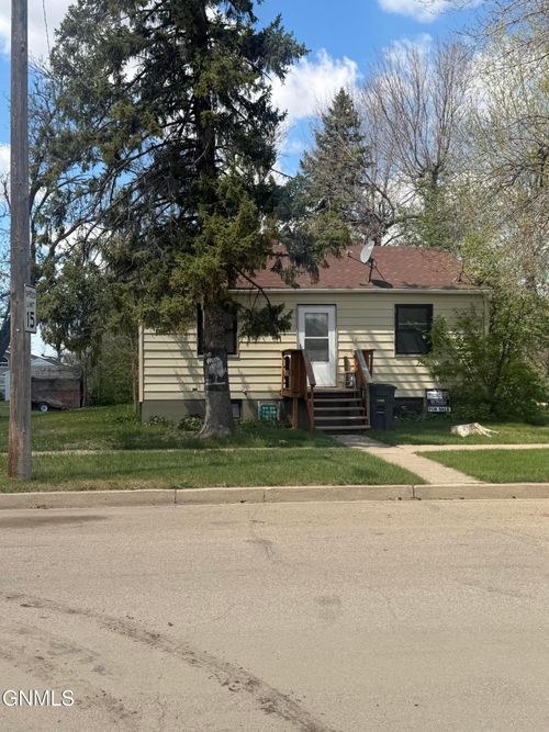 405 Main St, Grenora, ND, 58845-9223 | Card Image