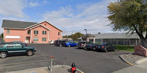 986 W Juniper Ave, Hermiston, OR, 97838-2148 | Card Image