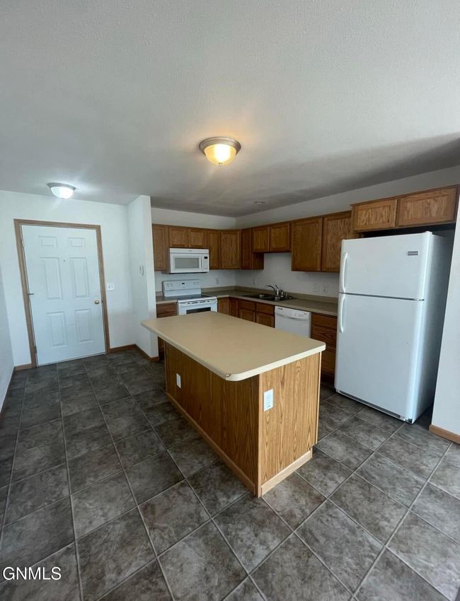 202206 10 Th Ave Se, Home with 24 bedrooms, 16 bathrooms and null parking in Crosby ND | Image 6