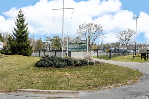 2606 Wildwood Ct, Lake Orion, MI, 48360-1758 | Card Image