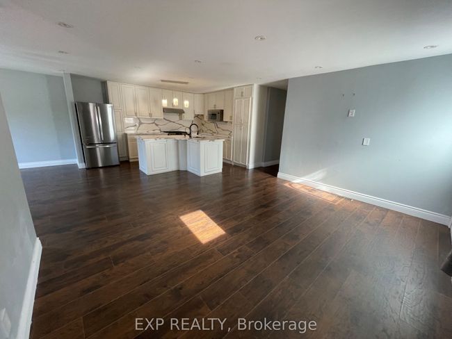 UPPER - 373 Maplegrove Ave, House attached with 3 bedrooms, 1 bathrooms and 1 parking in Bradford ON | Image 4