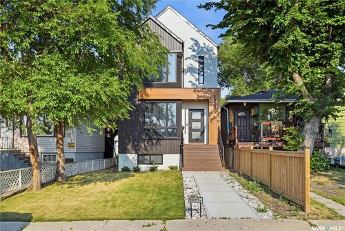 2023 Edward St, House with 5 bedrooms, 4 bathrooms and 2 parking in Regina SK | Card Image