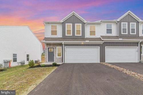 7851 Briarwood Dr, HARRISBURG, PA, 17112-9637 | Card Image