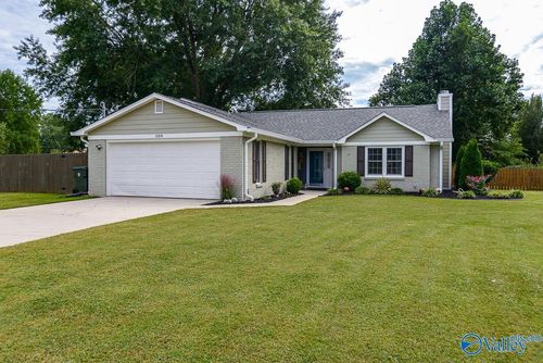 208 S Oxford Cir, Meridianville, AL, 35759-1932 | Card Image