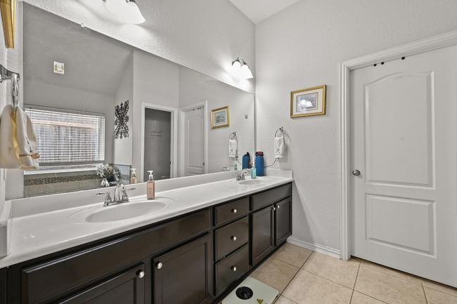 Dual vanity all the way! How functional! | Image 14