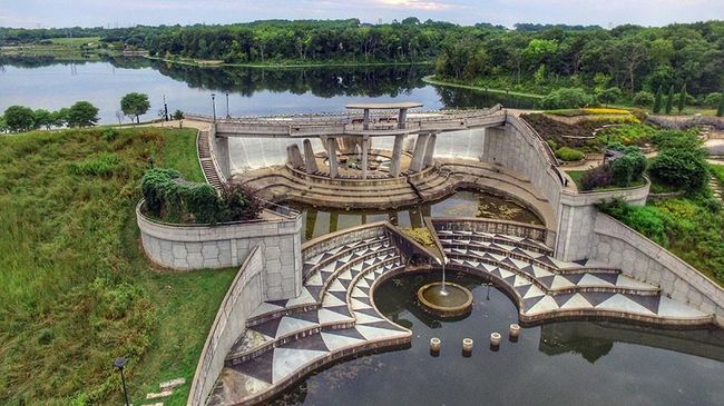 Aerial view of a large body of water | Image 47