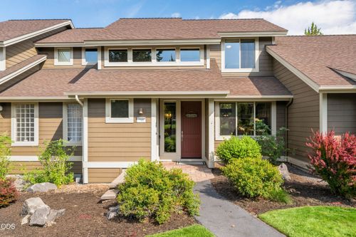 718 Sage Country Ct, Redmond, OR, 97756-5015 | Card Image