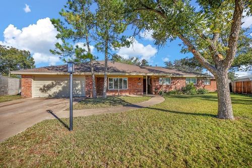 806 Stanolind Ave, Midland, TX, 79705-7537 | Card Image
