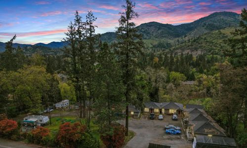 4600 Rogue River Hwy, Grants Pass, OR, 97527-4441 | Card Image