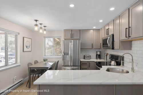 201-940 Waters Ave, Aspen, CO, 81611-2135 | Card Image