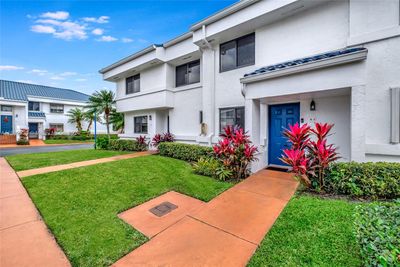 K2 - 21300 San Simeon Way, Townhouse with 2 bedrooms, 2 bathrooms and null parking in Miami FL | Image 1